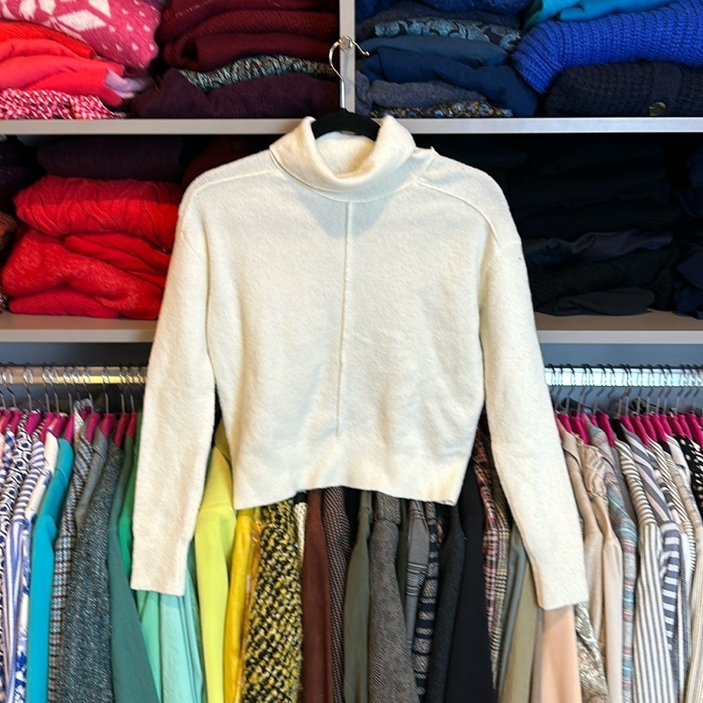Banana Republic ivory long sleeve turtleneck sweater size XS